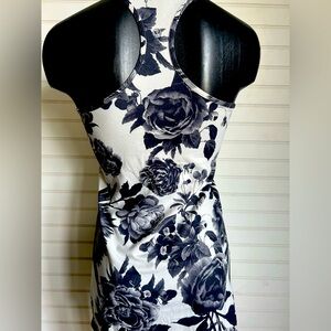 LULULEMON women’s size 6 floral racer back tank top in excellent condition